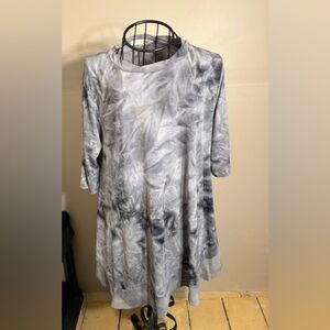 size small  medium womens tee shirt short sleeved rock blouse gray tunic